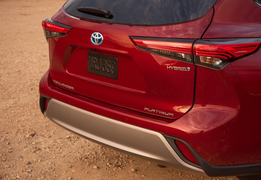 Детали экстерьера Toyota Highlander Hybrid Platinum AWD 2019 года  (фото 46 из 67)